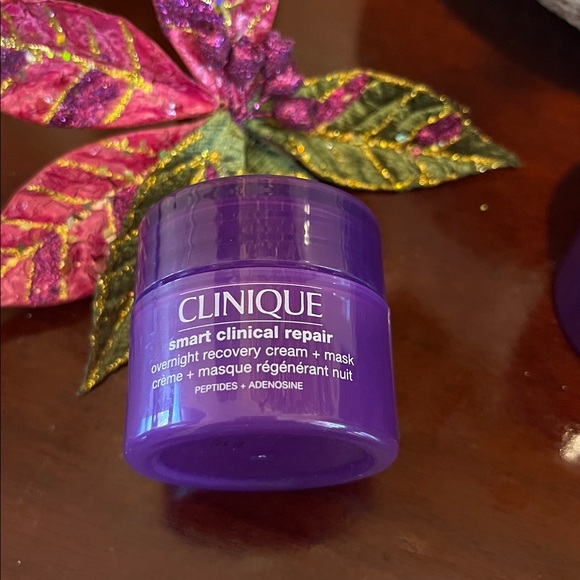 New Clinique: Smart Clinical Repair: Overnight Recovery Cream & Mask. - Picture 2 of 3